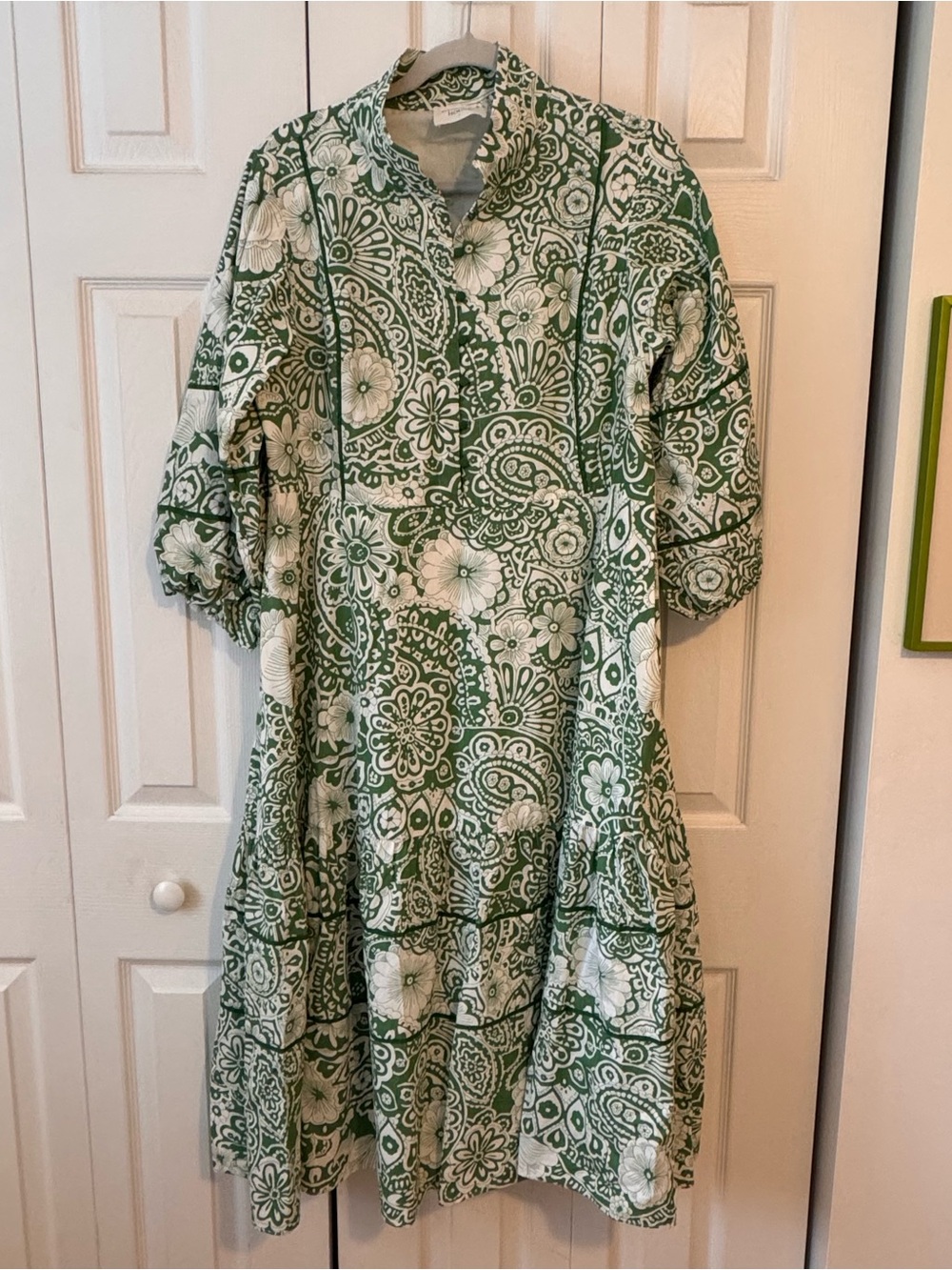 Green Paisley Floral Midi Dress with V-Neck and Tiered Skirt
